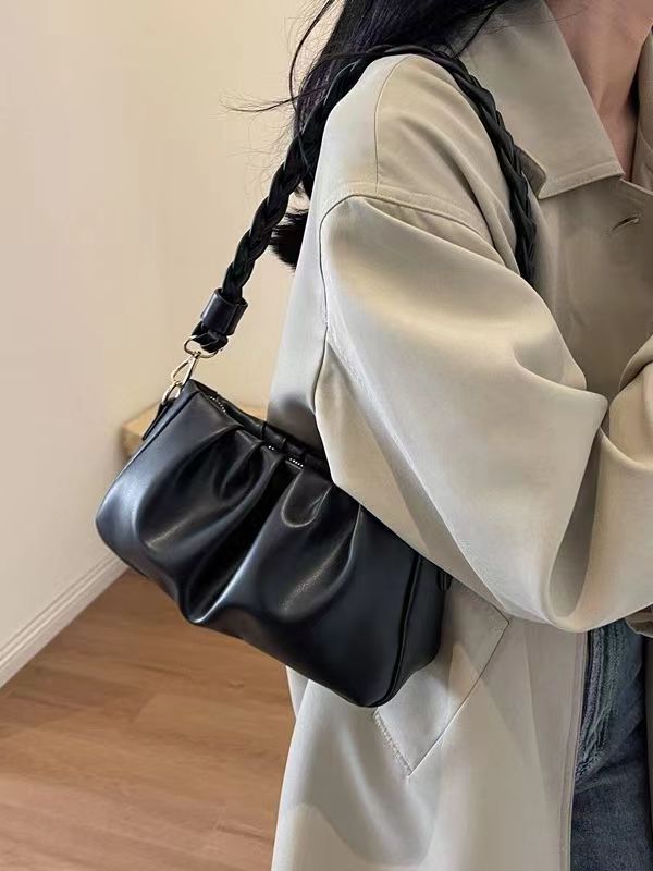 女包新款网红时尚邮差女包百搭夏季小众腋下包单肩包