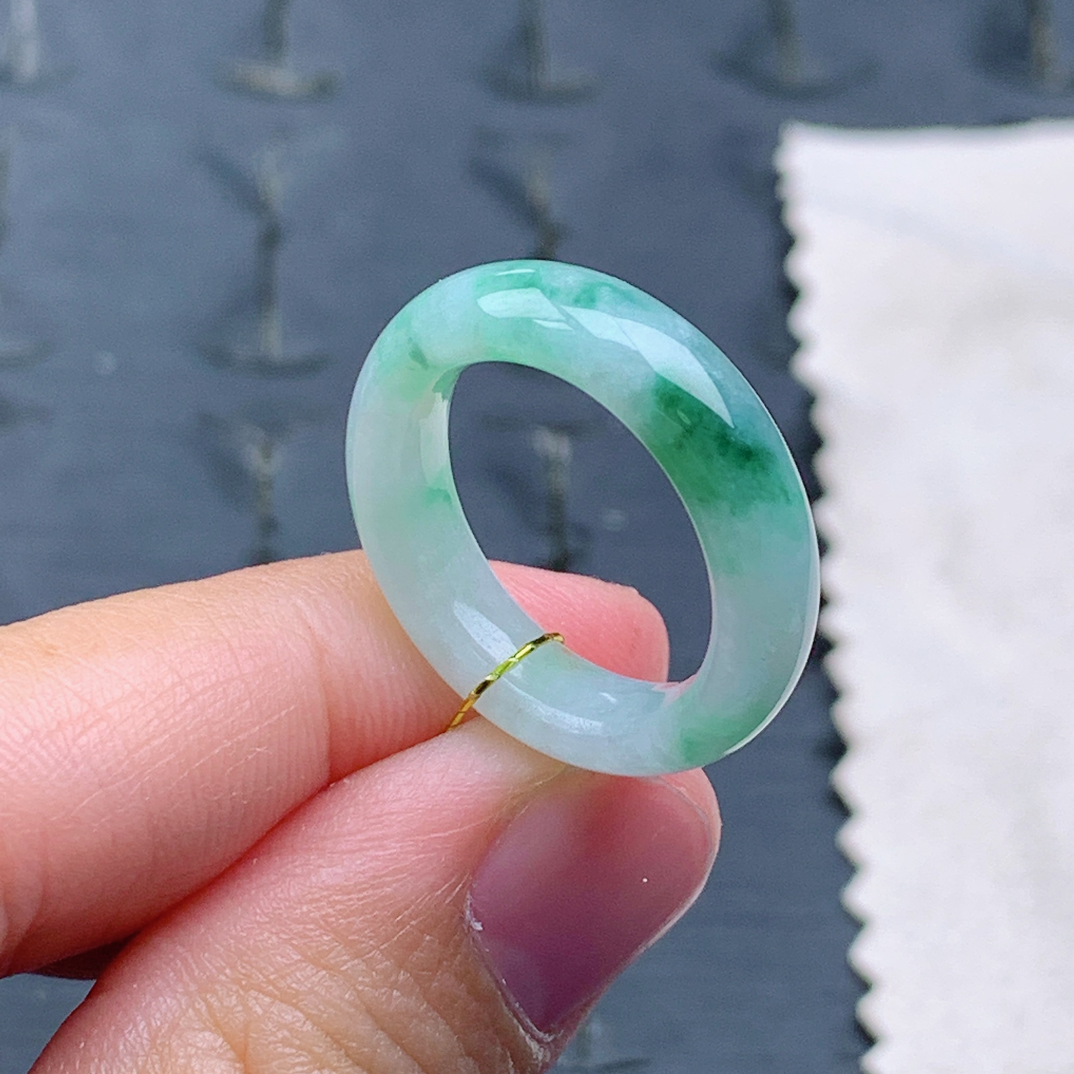 12号缅甸天然A货翡翠T495 内径16.6/5.6/3.5mm飘绿戒指白底青素圈