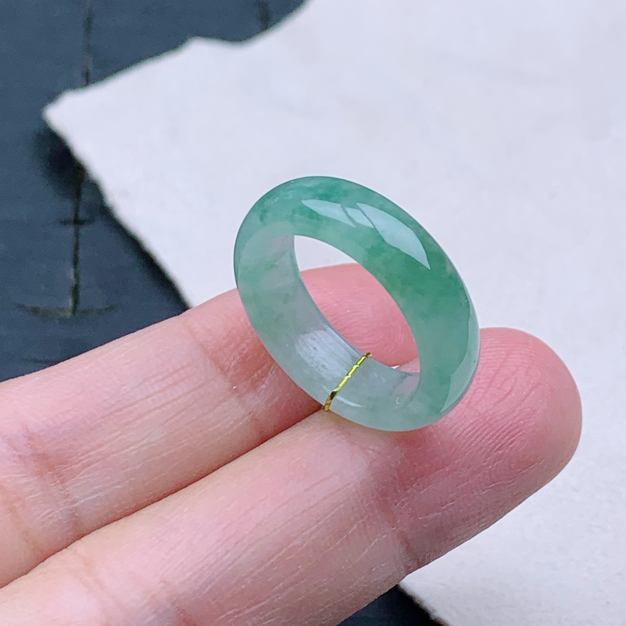 10号缅甸天然A货翡翠内径15.7/5.3/3.2mm飘绿戒指素圈指环圆 T399