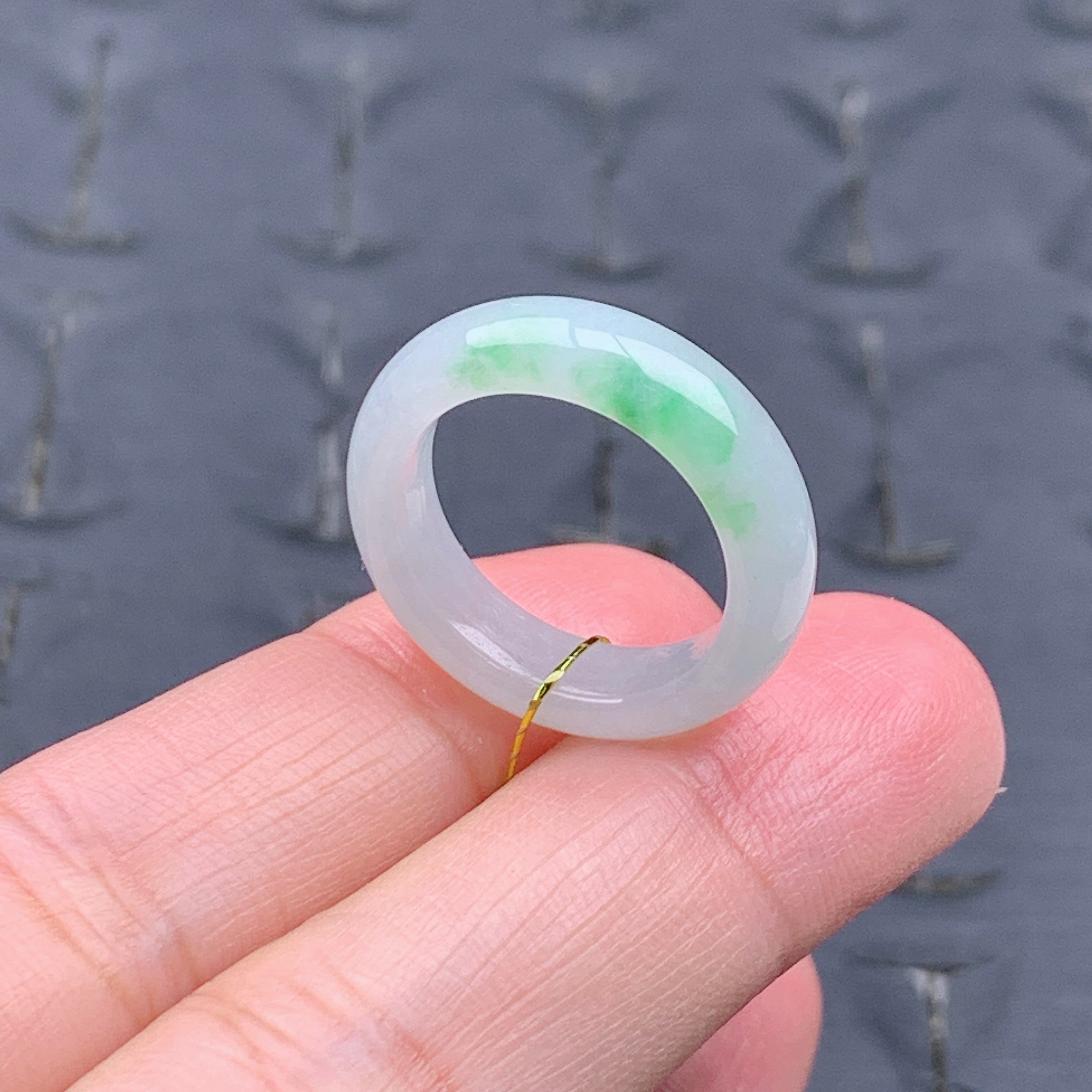 10号缅甸天然A货翡翠 T503 内径16/5.5/3.3mm 飘阳绿戒指白底青