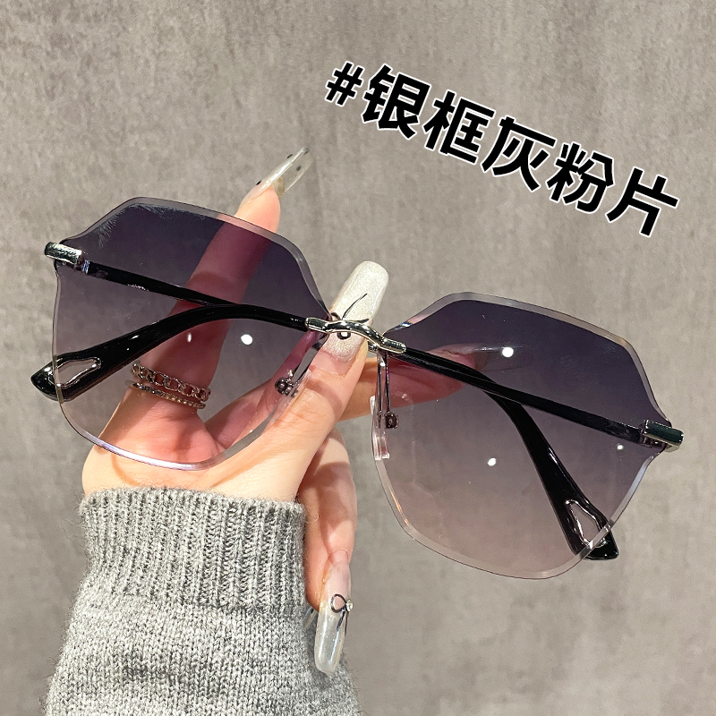 时尚气质女士太阳眼镜网红时尚百搭防紫外线无框渐变灰粉墨镜女潮商品图