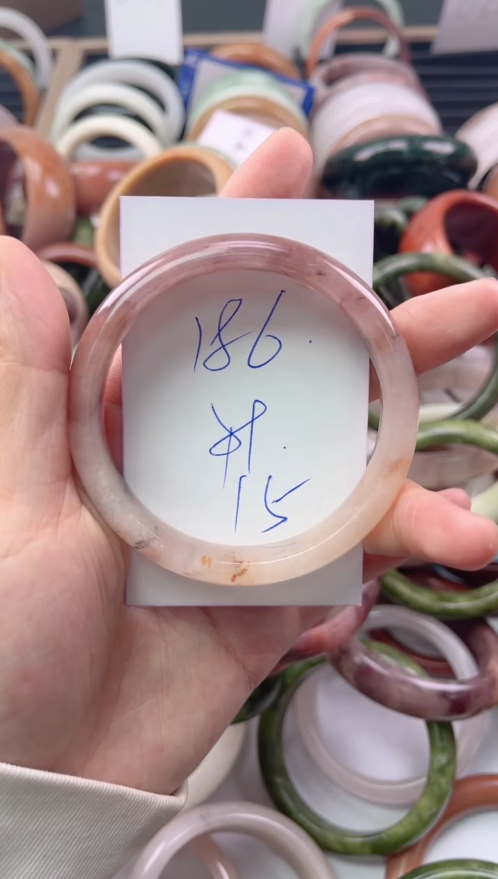 【闪购商品】石英质玉手镯未镶嵌186