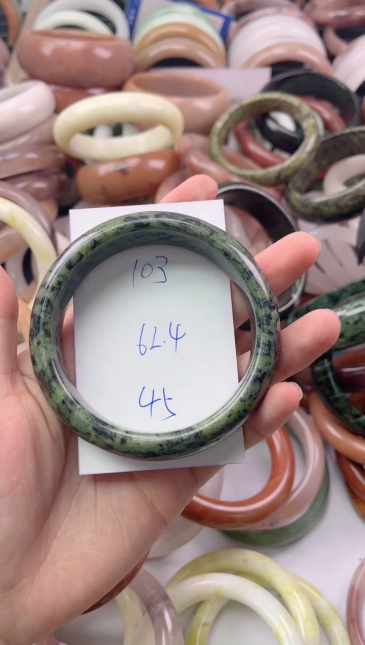 【闪购商品】石英质玉手镯未镶嵌103