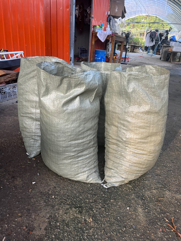 石斛植料 杉木屑  透气保水  种植石斛优选袋装六至八斤。