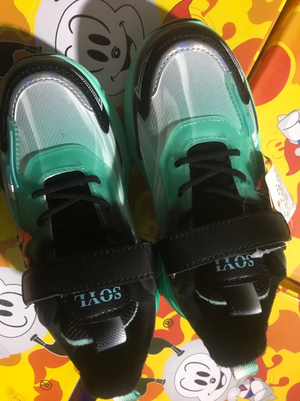 儿童爆款碳板运动鞋2024新款男童女童保暖加绒棉鞋旋转慢跑步纽扣