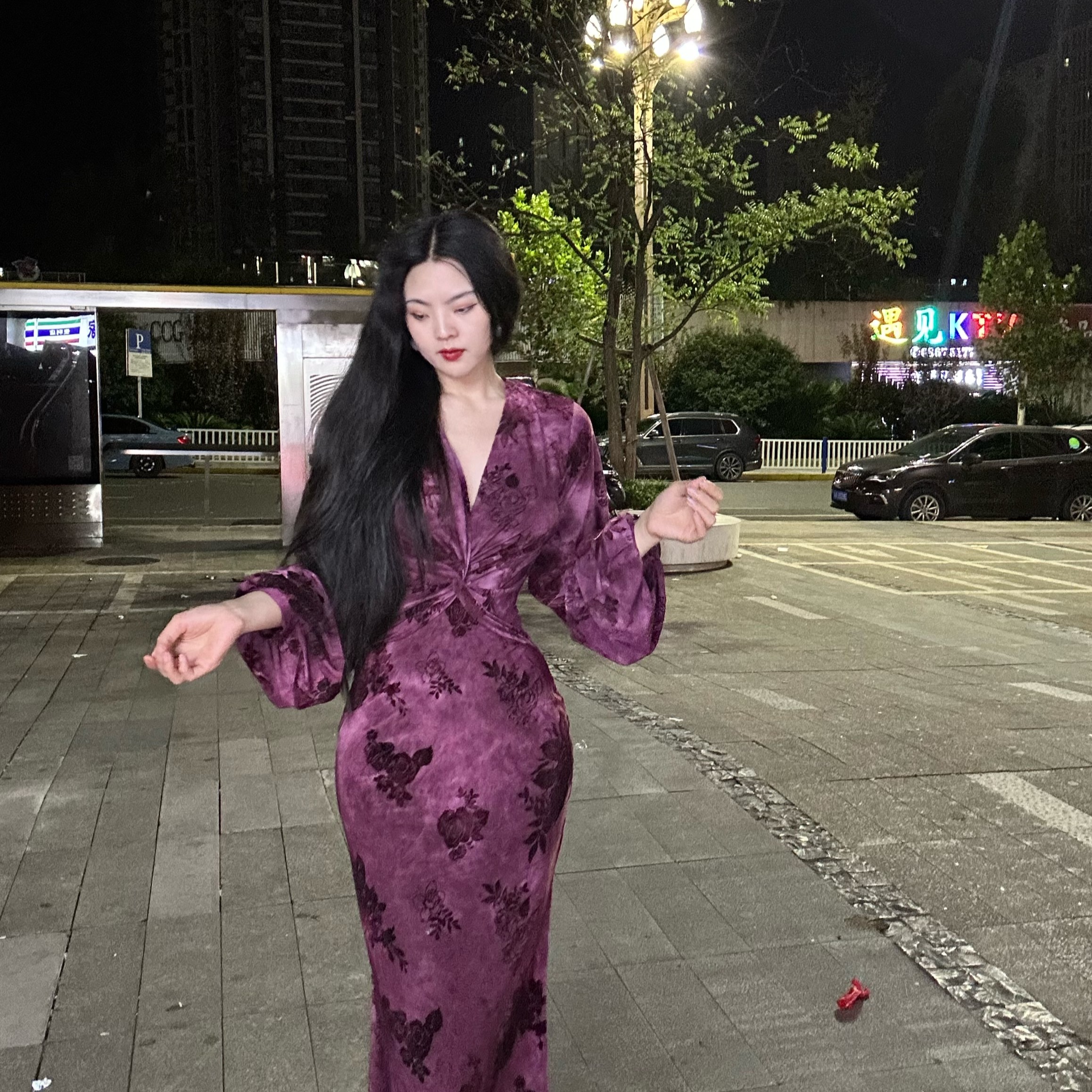 LHMknk1画报夫人原创自制植绒烧花立体玫v领立体玫瑰连衣裙 紫黛