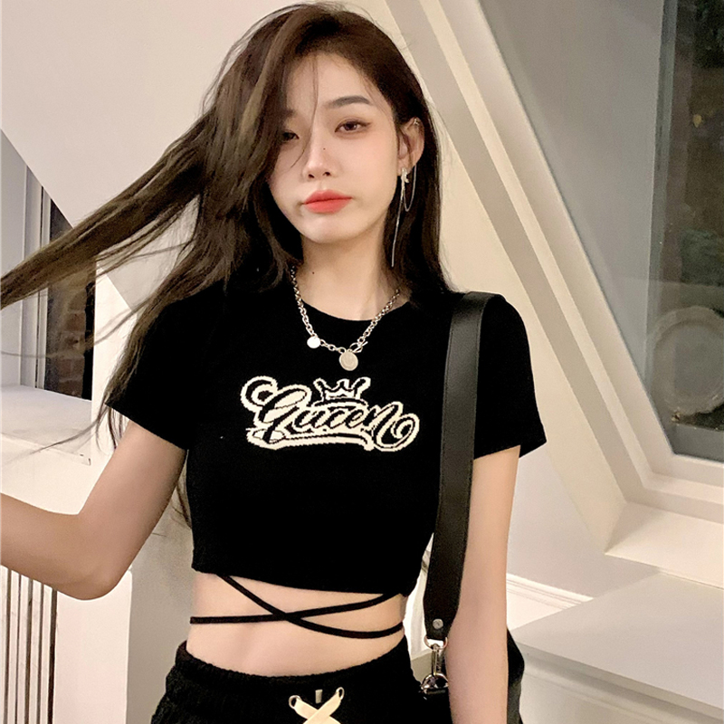 甜辣妹黑色短袖T恤女秋季2025新款设计感小众修身别致短款上衣服