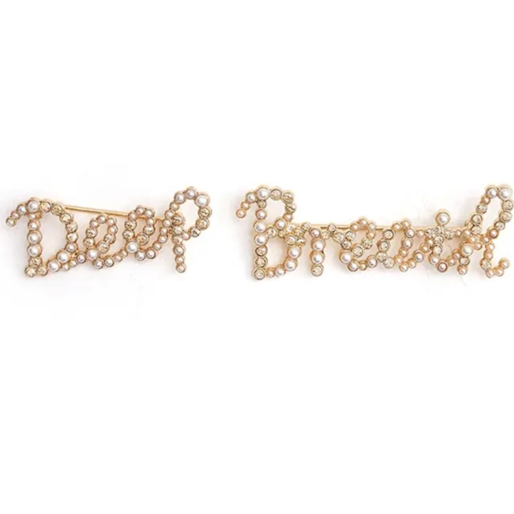 铜合金胸针 季阿玛施新颖2024新款高级英文字母配饰品深呼吸胸针