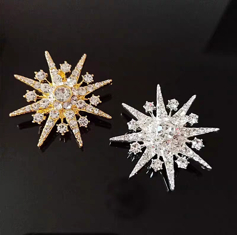 铜合金胸针 季阿玛施新颖2024新款八角雪花胸针配饰品衣服胸针