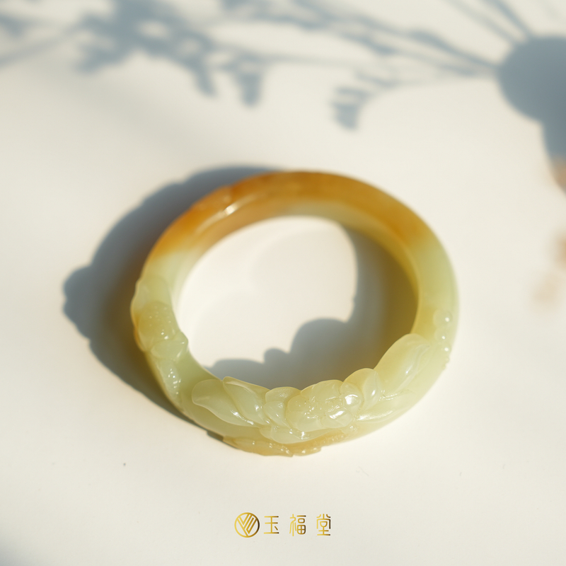 玉福堂 | 新疆和田玉且末糖镯 | 莲花镯 54mm