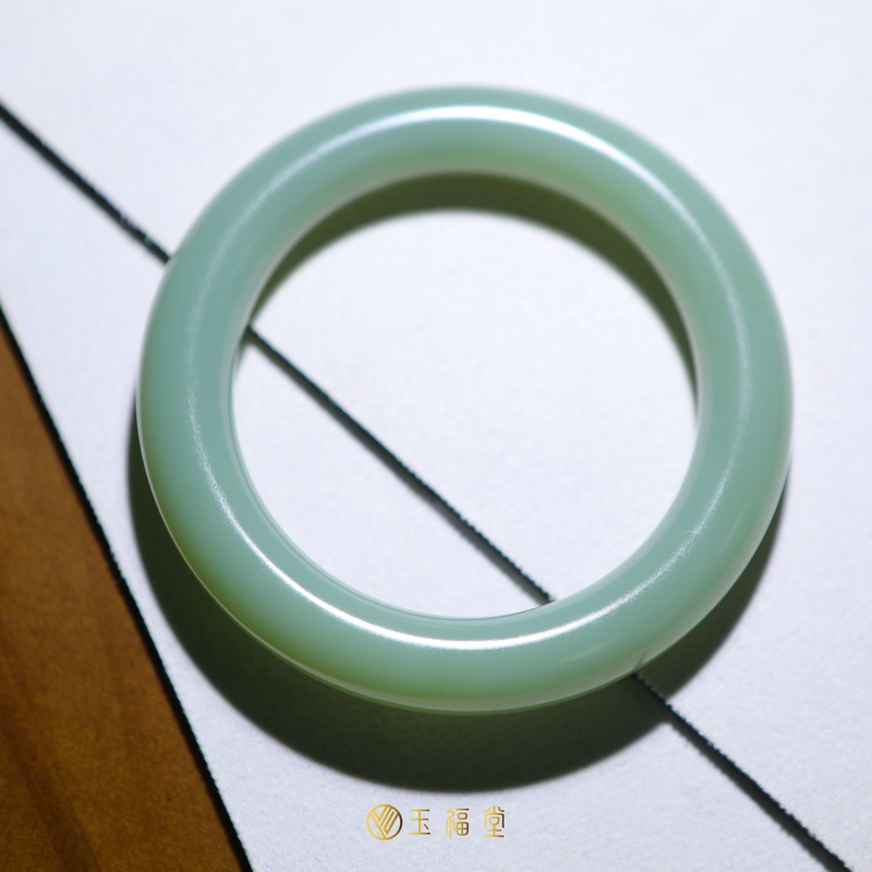 玉福堂 | 俄罗斯碧玉粉青圆条玉镯 藏品 臻品