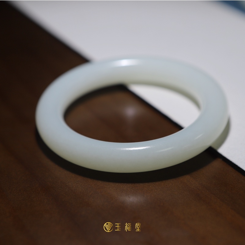 玉福堂 | 新疆且末暖白玉镯 圆条手镯 油糕料