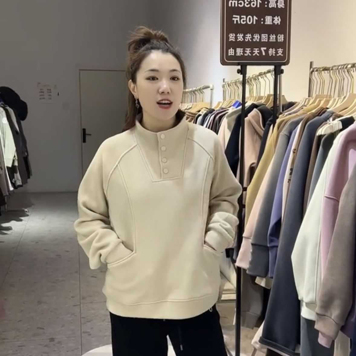 德绒半高领纽扣保暖卫衣女宽松韩版遮肉百搭设计感口袋拼接上衣潮