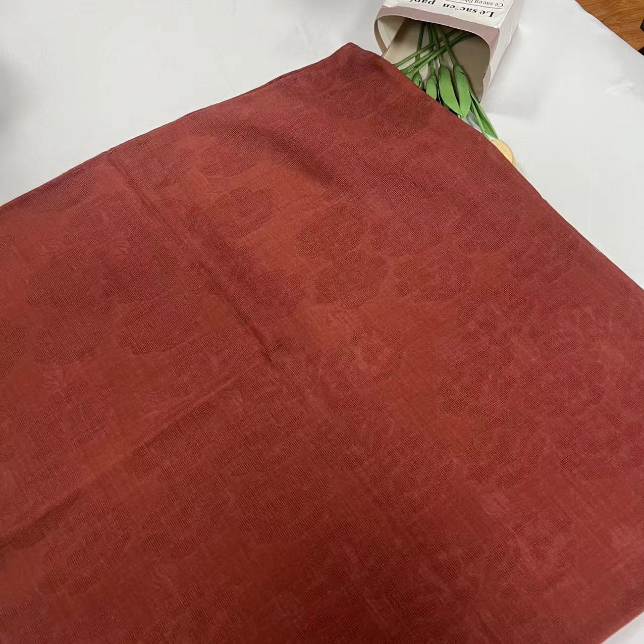 140提花丝毛方巾-雾色红漫 草木染双面异色135cm丝巾