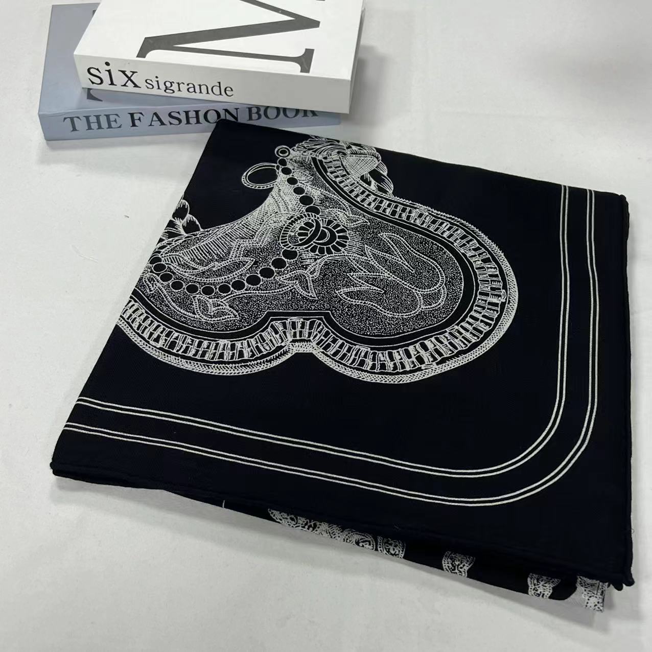 140丝毛方巾-英式神马 135cm丝巾