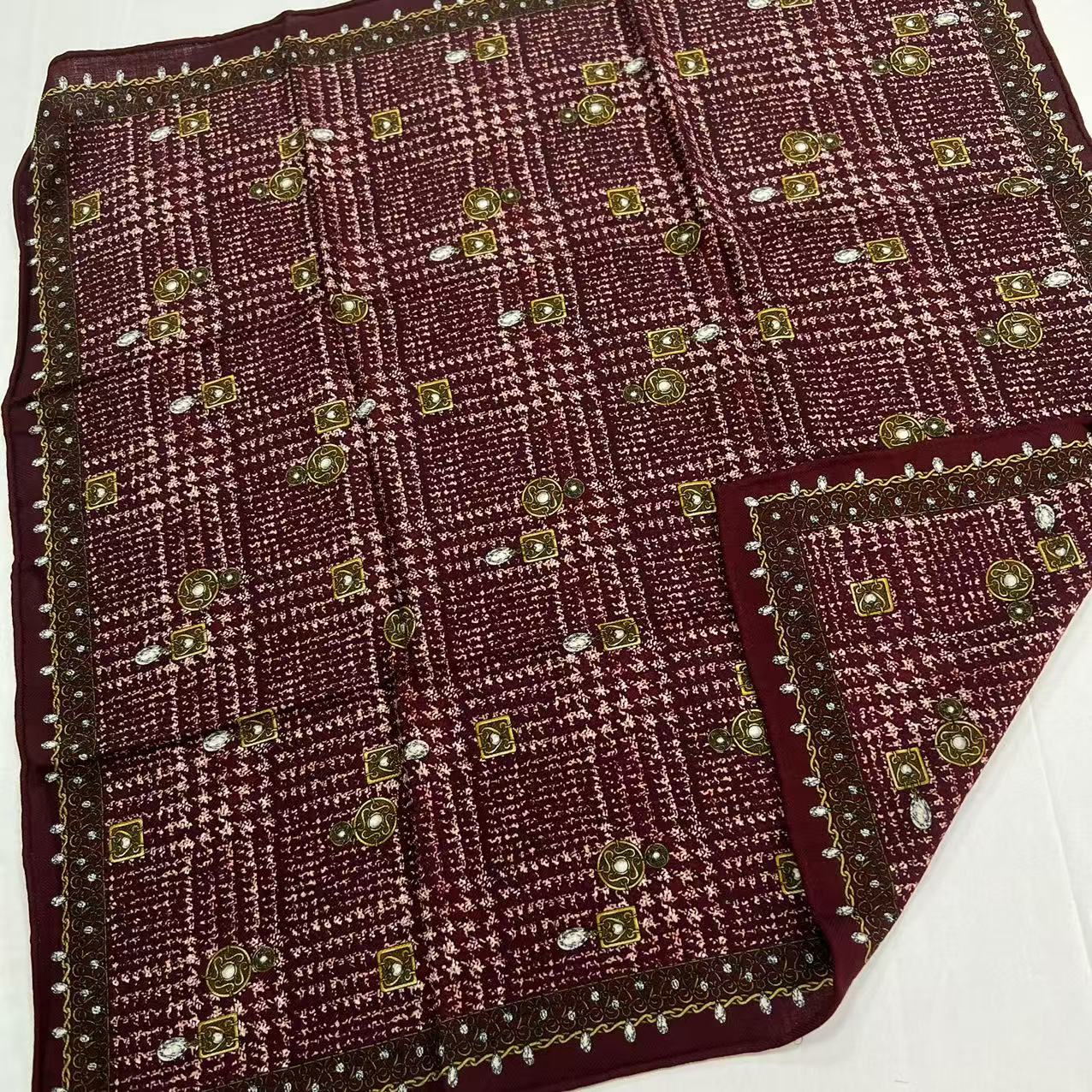 70丝毛方巾-珠宝点红 65cm丝巾