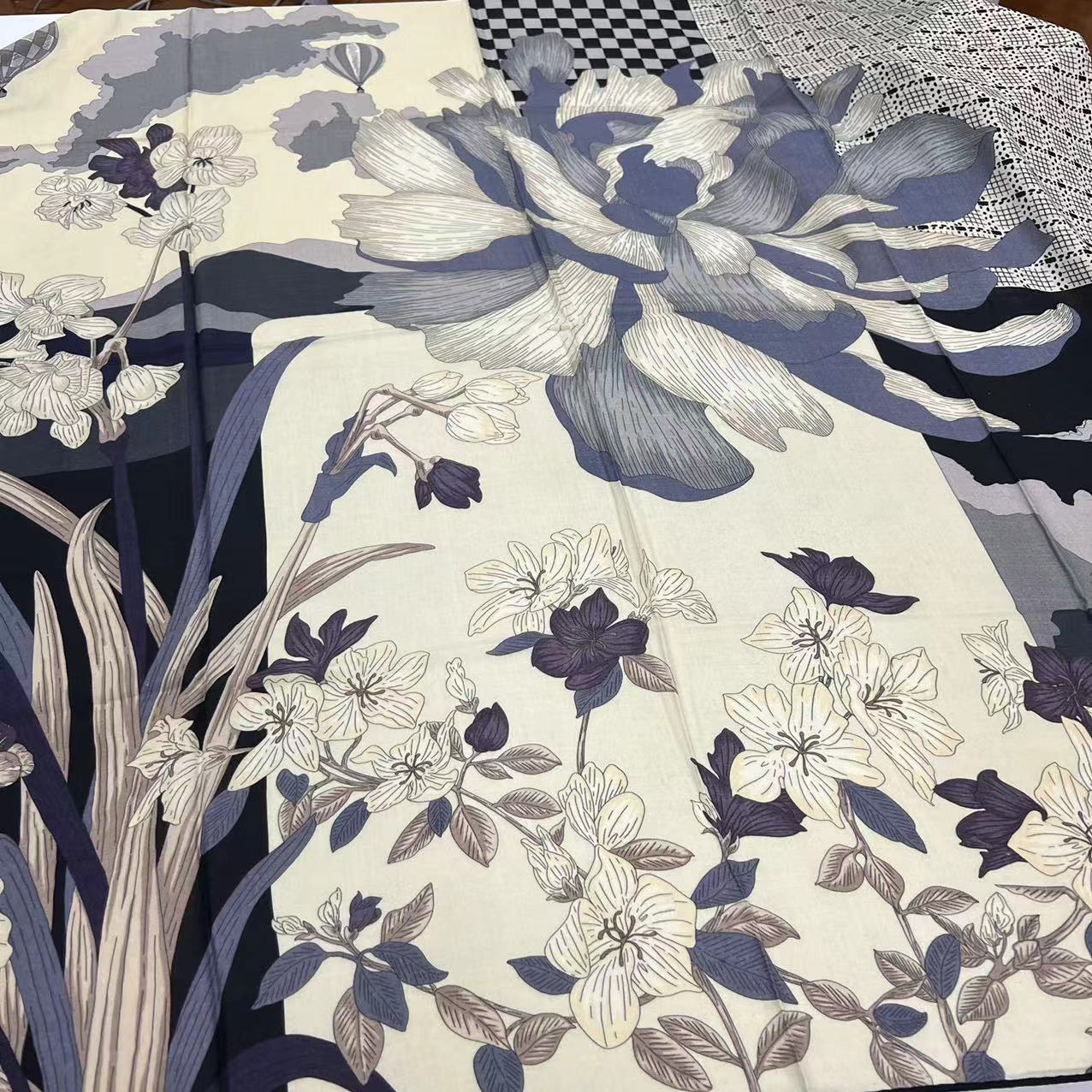 140丝毛方巾-紫白花色 135cm丝巾