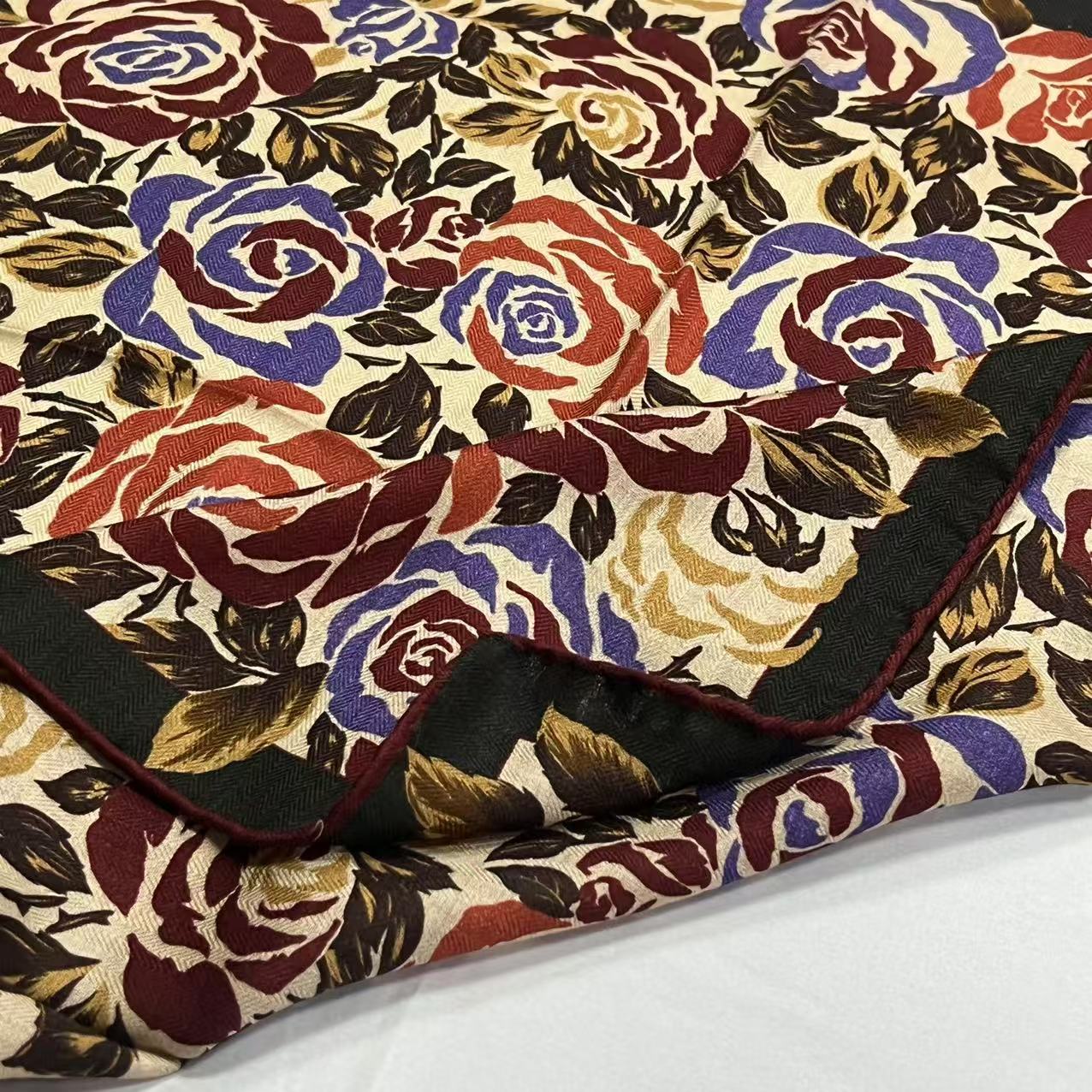 70丝毛方巾-灿烂玫瑰花 65cm丝巾