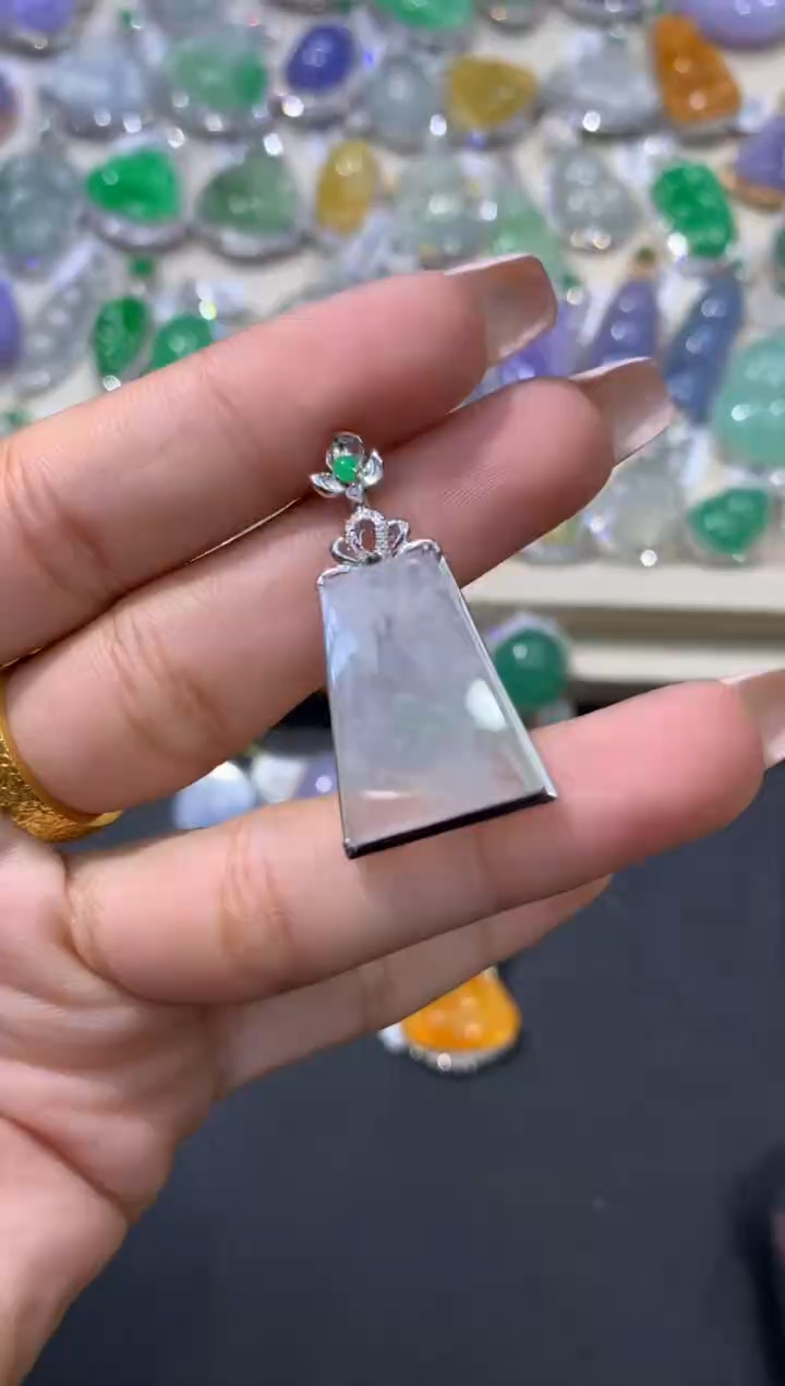 【闪购商品】翡翠颈饰18K金镶嵌缅甸翡翠吊坠