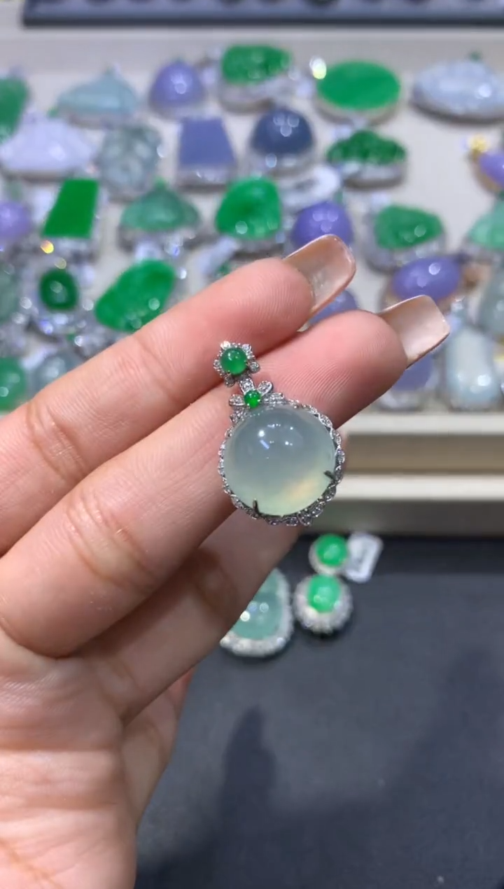 【闪购商品】翡翠颈饰18K金镶嵌缅甸翡翠吊坠