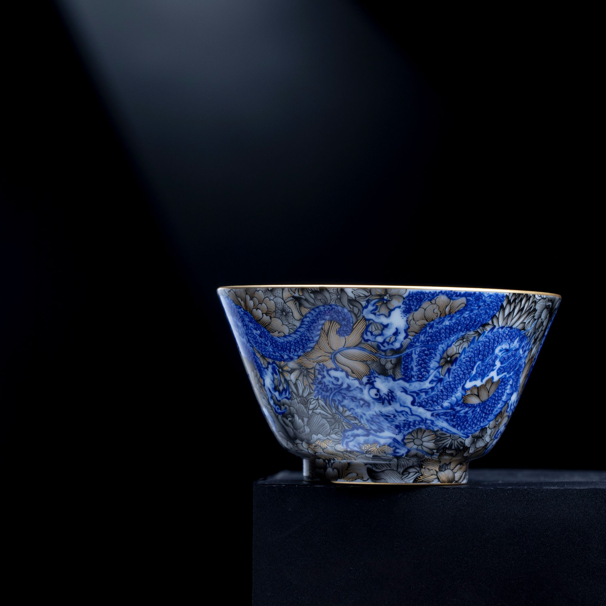 復颐山房方奇造青花墨彩龙游万花扩口杯【手工】