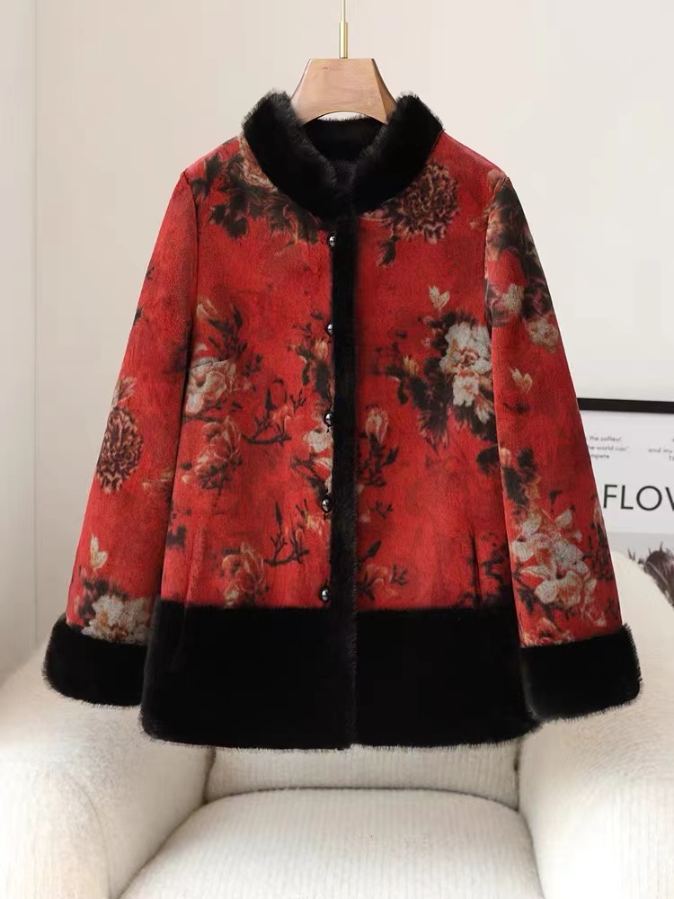 2025冬新款时尚短款加厚冬季奶奶装皮毛一体中老年款国风外套保暖