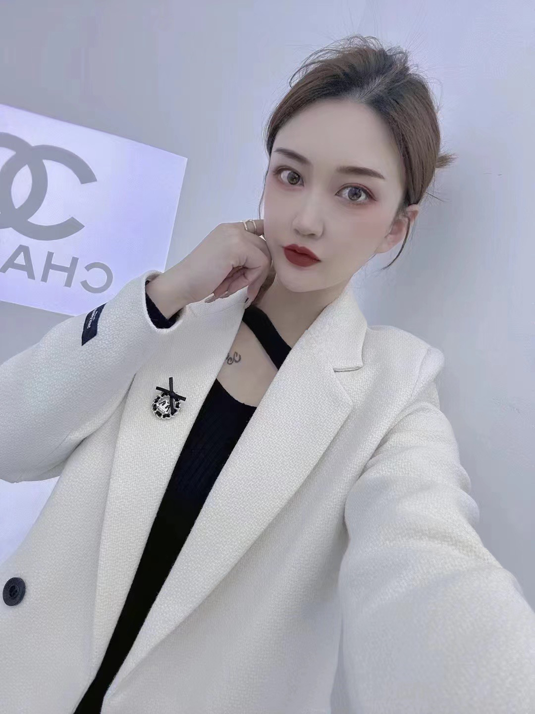 欧货潮品+2025秋季新款毛呢外套显瘦遮肉西服外套