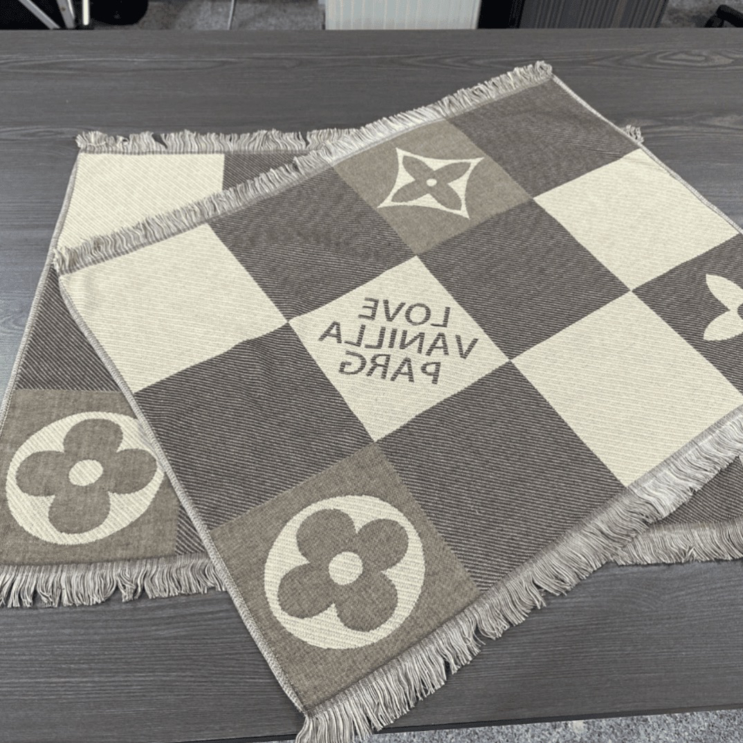 枕巾，枕巾，巾枕。  