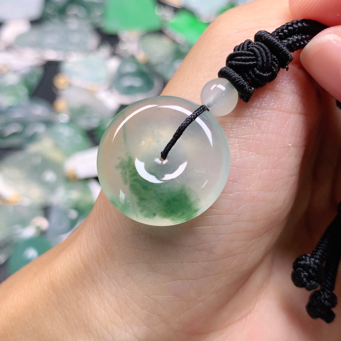 翡翠颈饰未镶嵌扣子