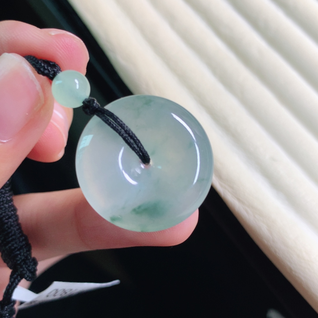翡翠颈饰未镶嵌扣子