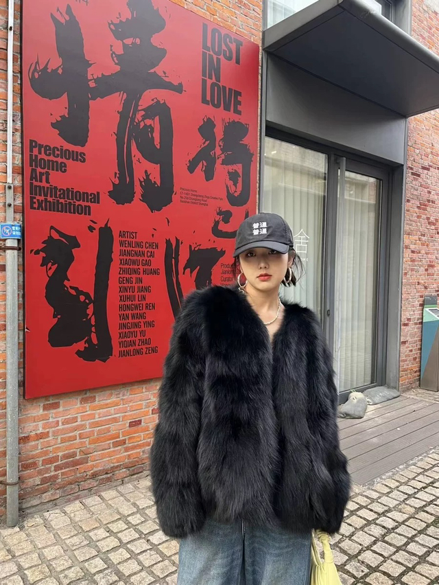 《新年战袍》秋冬黑色V领毛毛外套女环保保暖毛毛中长款外套上衣