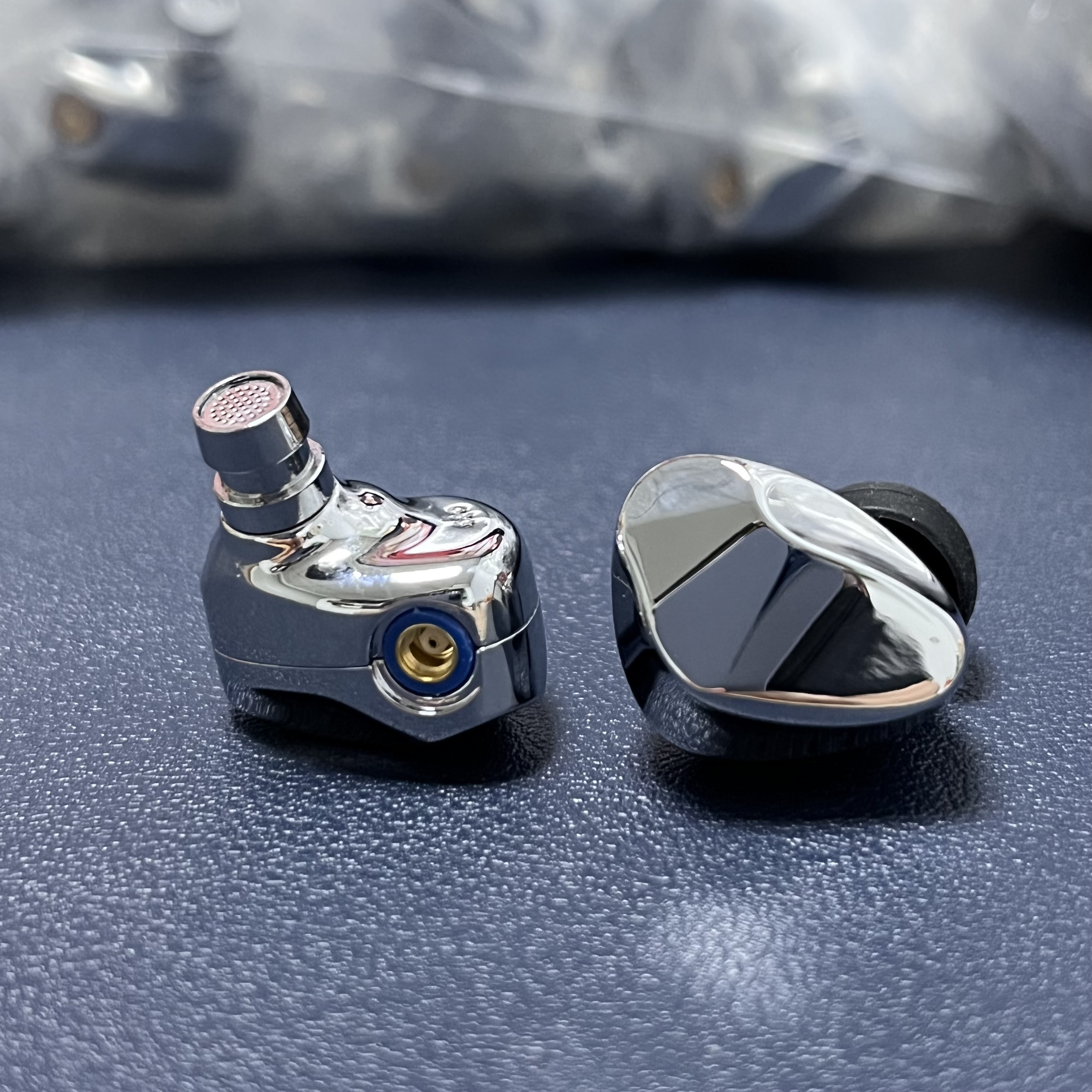 99新  最后升级 圈铁发烧级别金属纳米黑膜单元33518动铁MMCX耳机