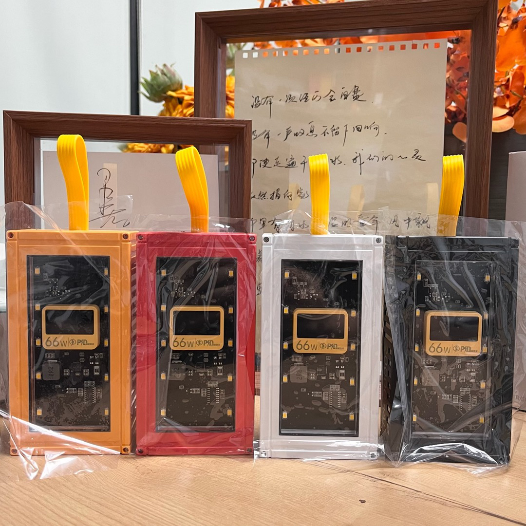 大容量 透明机集装箱款式快速充电20000毫安 便携双向ED灯