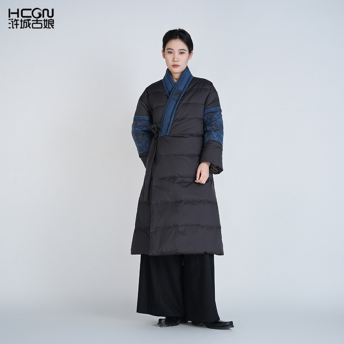 白鹅绒中国风精致刺绣系带V领保暖中长款霓裳长款羽绒服DCL11587