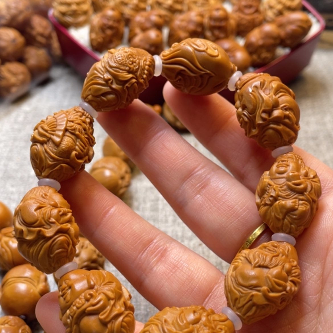 【闪购商品】橄榄核雕群仙会