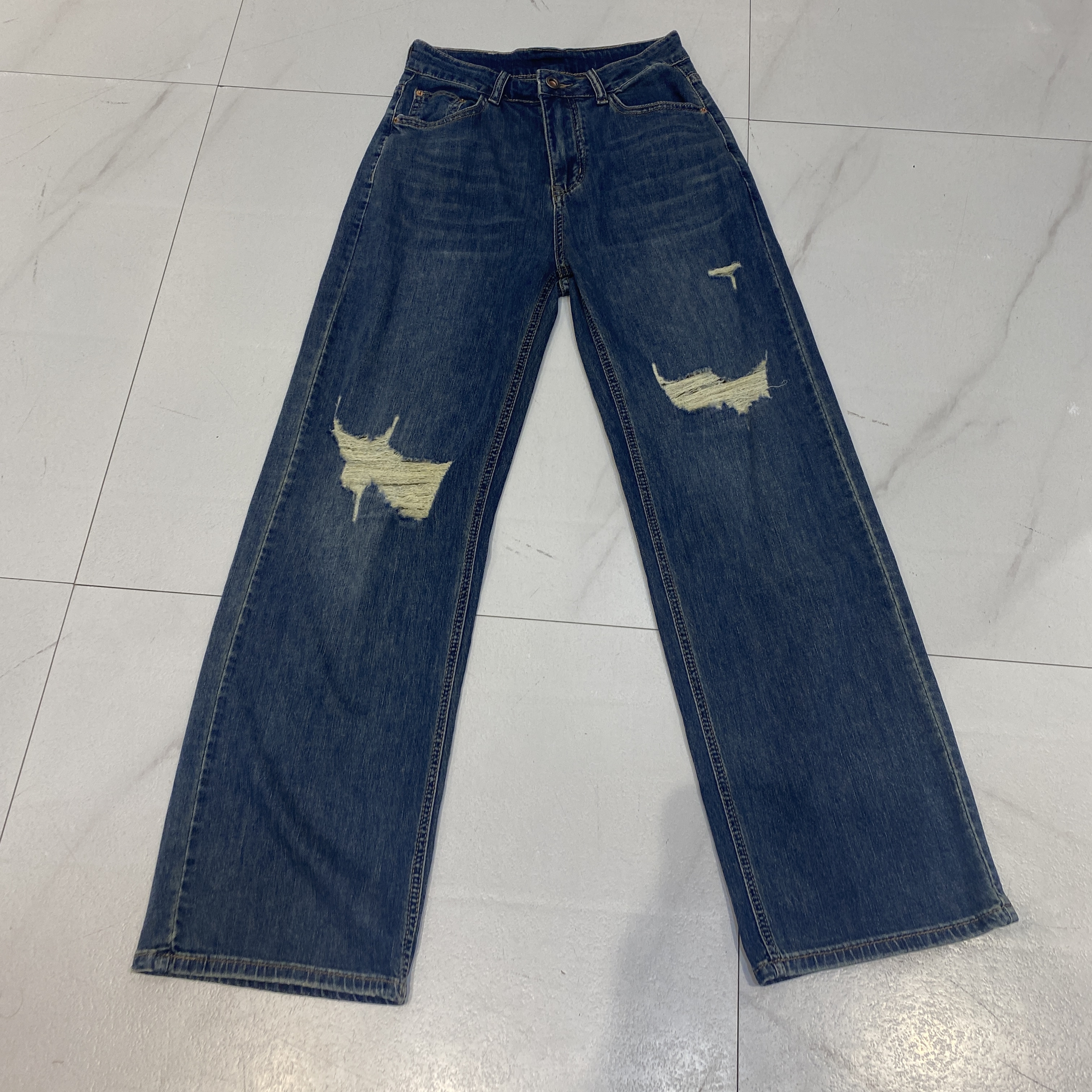 韩系破洞裤 简单大方