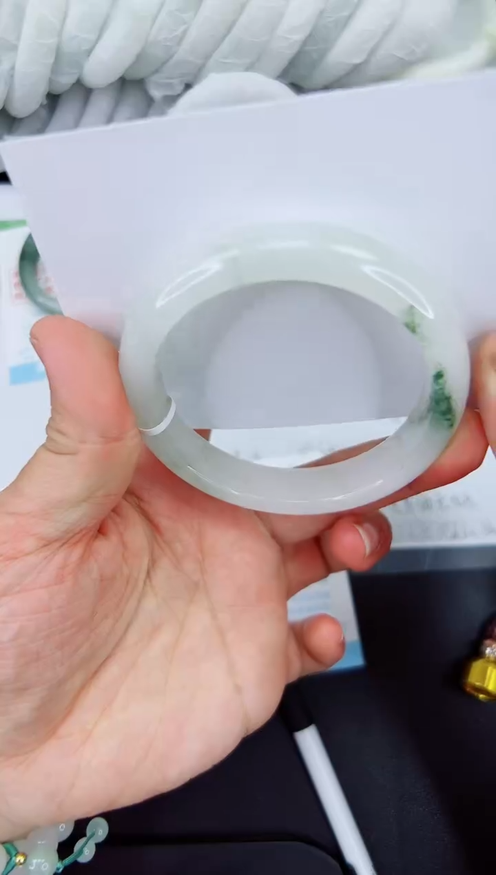 【闪购商品】石英质玉手镯未镶嵌321-58.8