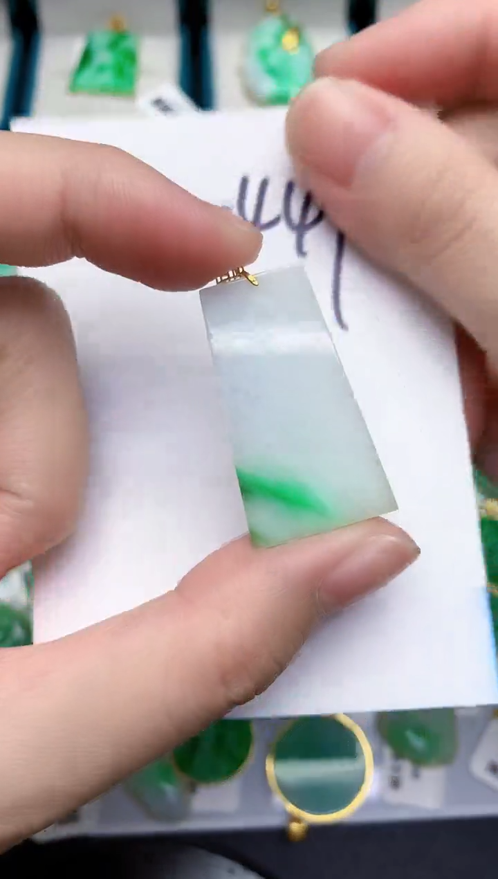 【闪购商品】翡翠颈饰18K金镶嵌0000000000