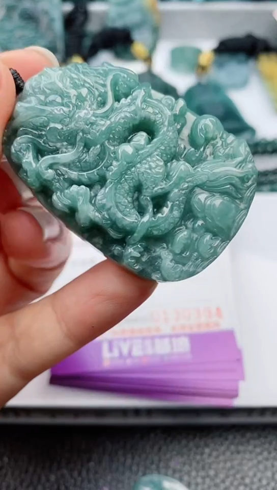 【闪购商品】翡翠颈饰未镶嵌           