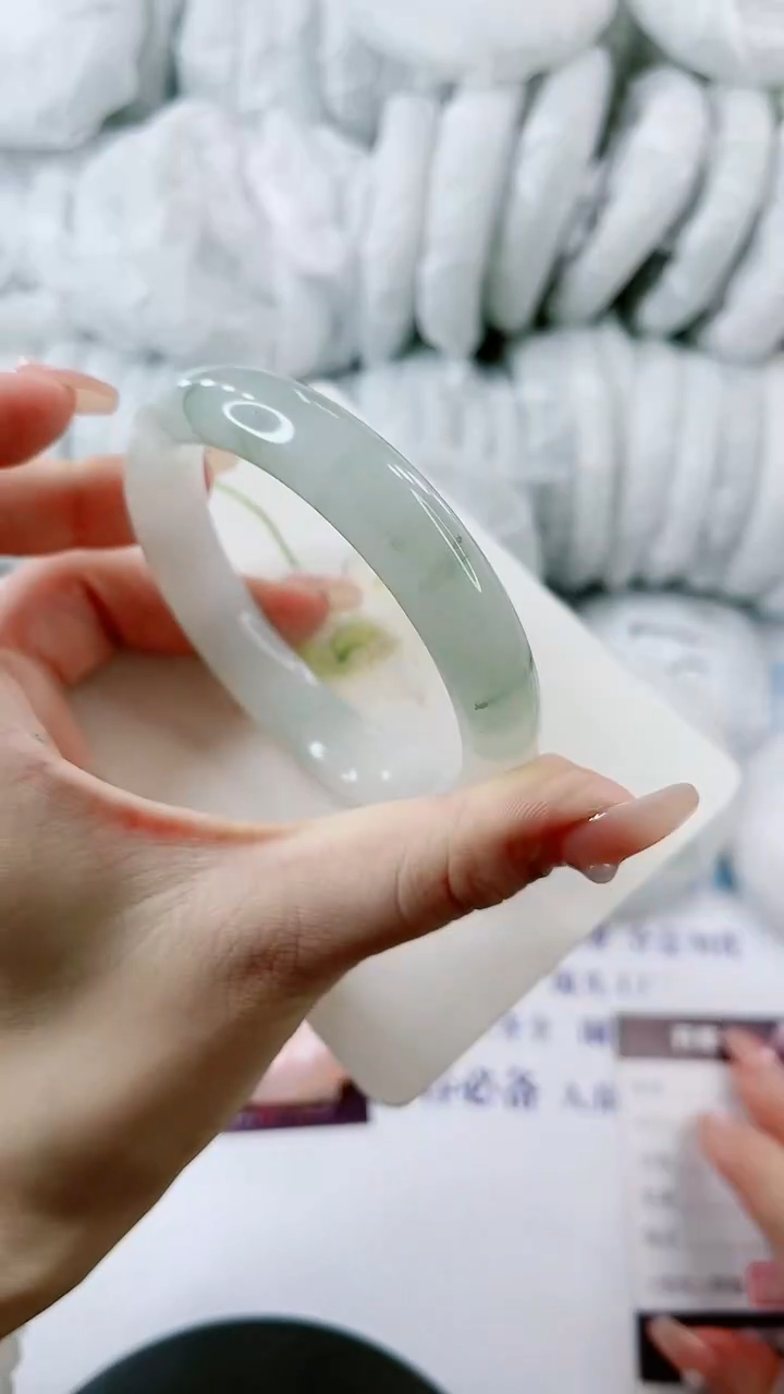 【闪购商品】石英质玉手镯未镶嵌0615608119-多样性发货