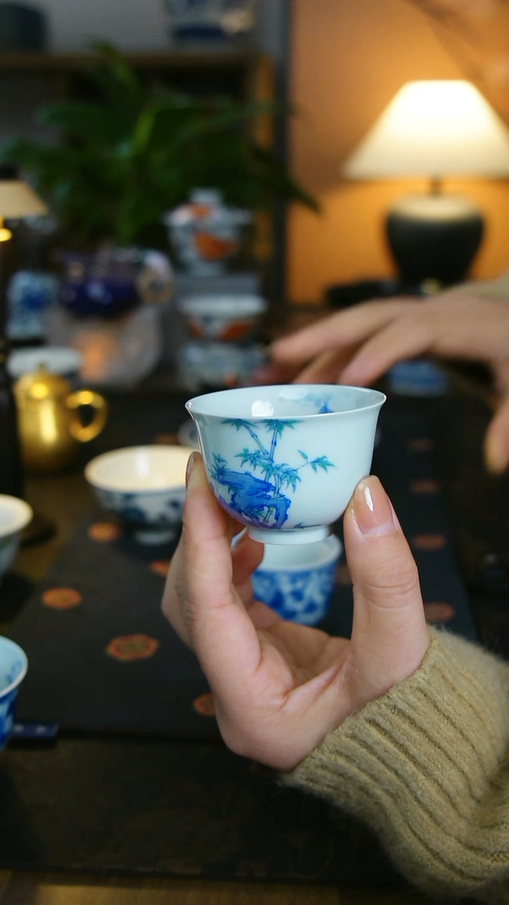 斗彩石竹铃铛杯    