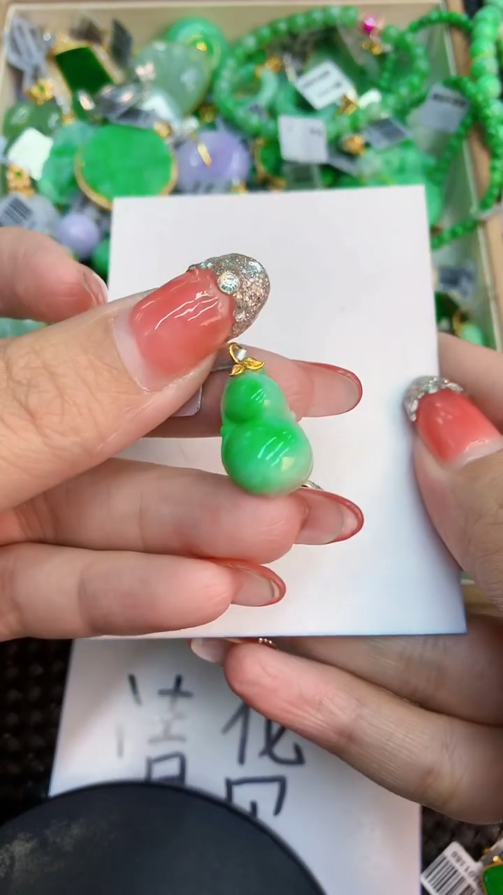 颈饰18K金镶嵌翡翠1