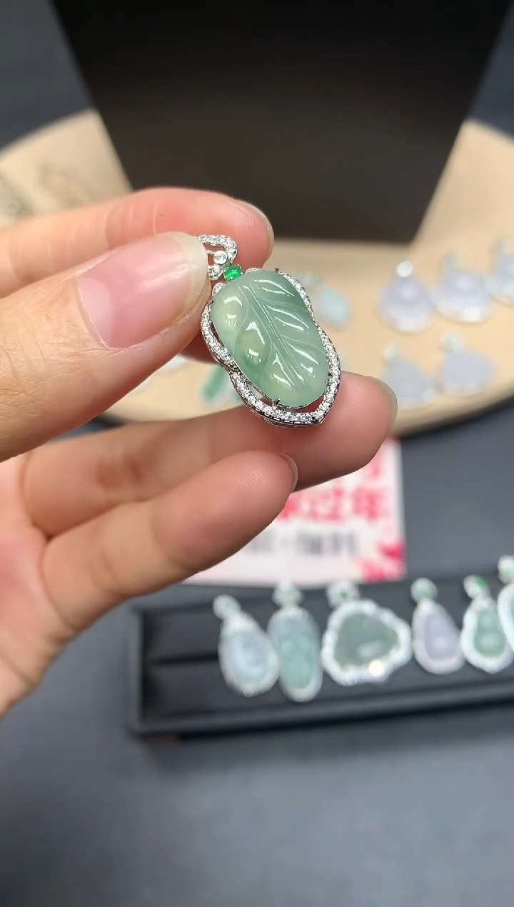 【闪购商品】翡翠吊坠(不含链)银S925镶嵌叶子【多样性发其一】
