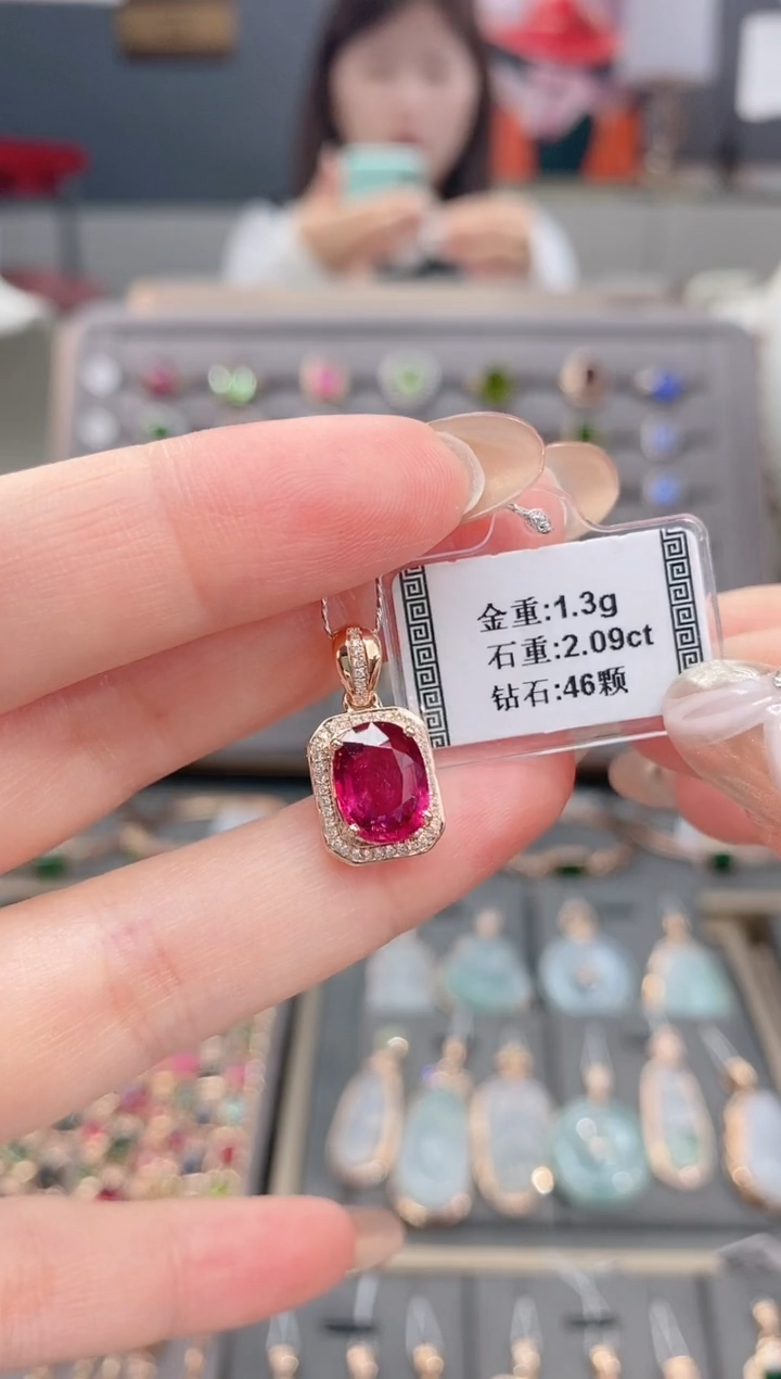 颈饰18K金镶嵌碧玺2.09    