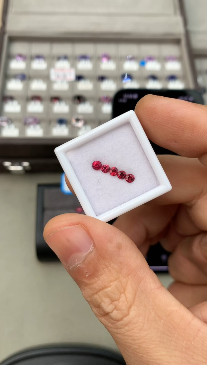 【闪购商品】定制尖晶石裸石未镶嵌0.62ct 枕型 红色调 一盒