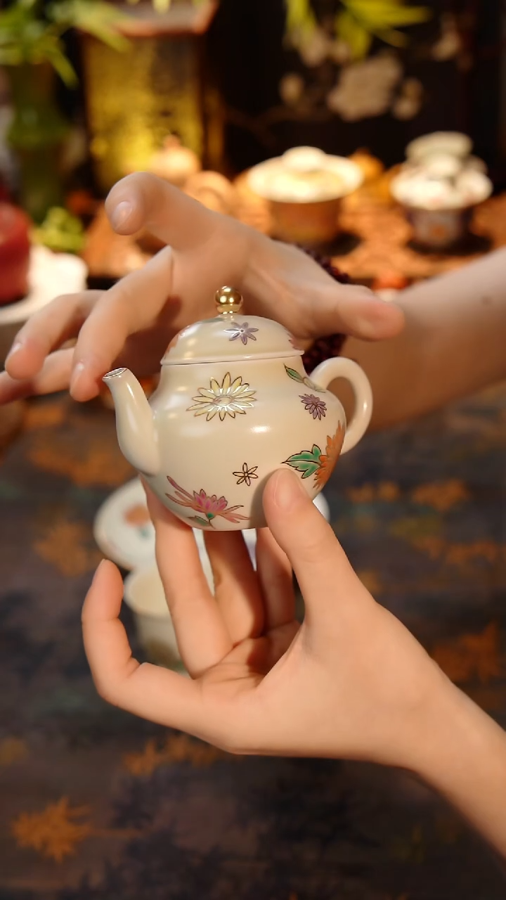 瓷片秋月茶壶秋月茶壶