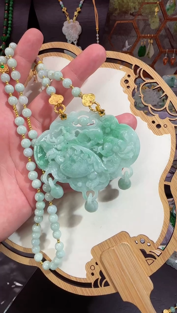 【闪购商品】翡翠颈饰未镶嵌牌子