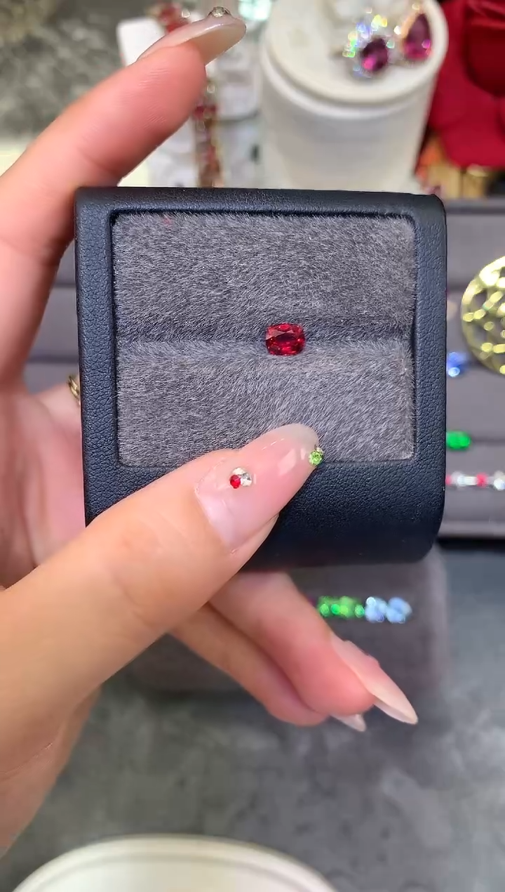 未镶嵌裸石定制尖晶石用****8枕型 绝地 0.82ct