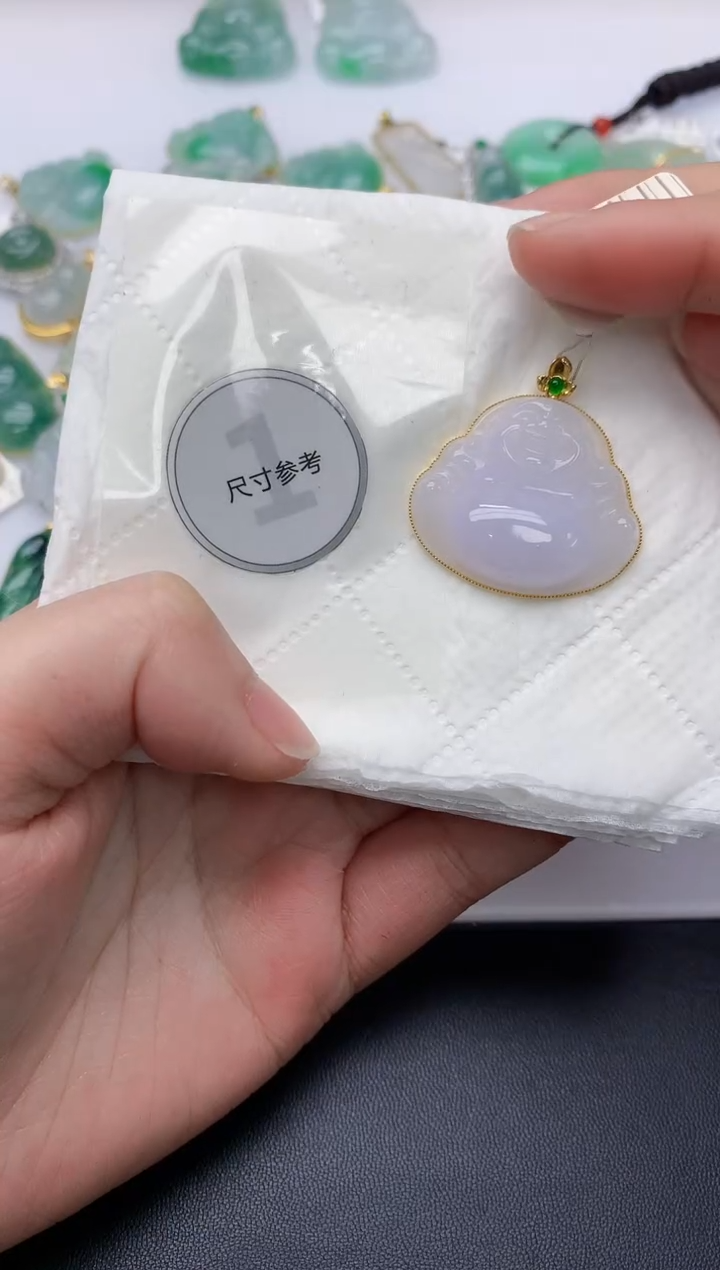 颈饰18K金镶嵌翡翠天然A货