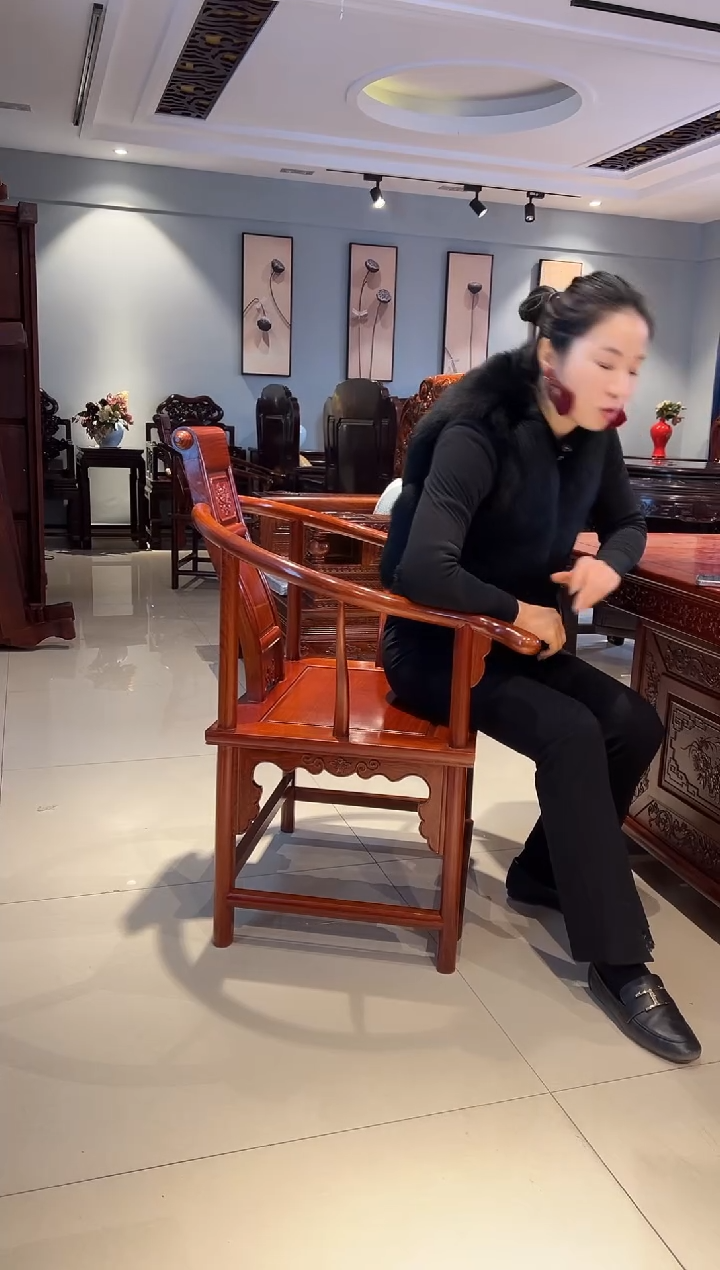 花梨木类成套家具出头卷书椅